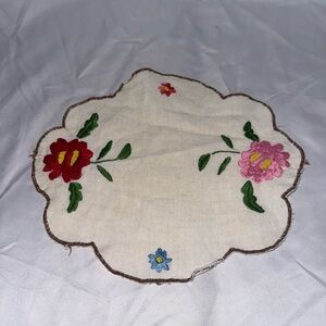 VTG  Embroidered Antimacassar or Doily